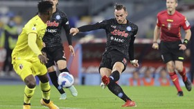 FOTO: Ruiz Cetak Gol Cantik, Napoli ke Puncak Liga Italia