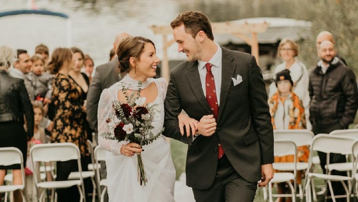 Biar Makin Syahdu, Ini 5 Playlist Lagu Romantis yang Cocok Kamu Putar di Momen Pernikahan