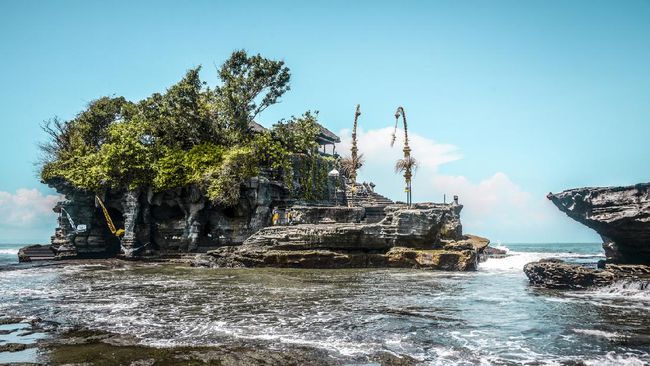 Sebelum pandemi Covid-19, turis asal China mendominasi kunjungan wisata ke Tanah Lot dan Nusa Penida, Bali, sehingga pengelola berharap momen itu terulang.