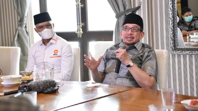 Ketua Majelis Syuro PKS Salim Segaf Aljufri buka-bukaan soal peluang PKS di pilpres 2024, Anies, berkoalisi dengan PDIP hingga stigma Wahabi.
