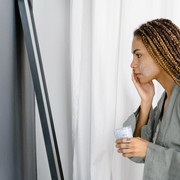 Urutan Skincare Pagi untuk Wajah Berjerawat, Sudah Tepat Belum?