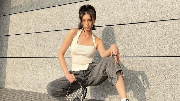 Inspirasi Tampil Stylish Pakai Outfit Serba Putih Ala Tamara Dai