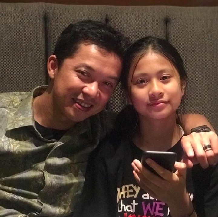 <p>Natarina atau karib dipanggil Ata tampaknya sangat dekat dengan sang ayah jika dilihat di media sosial mereka. (Foto: Instagram @taufikhidayatofficial)</p>