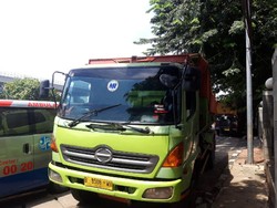 Penampakan Truk yang Tabrak Polantas hingga Tewas di Tol Cikampek