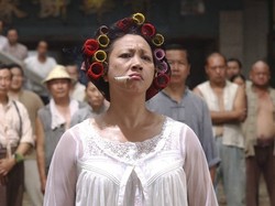 Adegan Ikonik Auman Singa Kungfu Hustle, Yuen Qiu Ternyata Gadis Terkeren