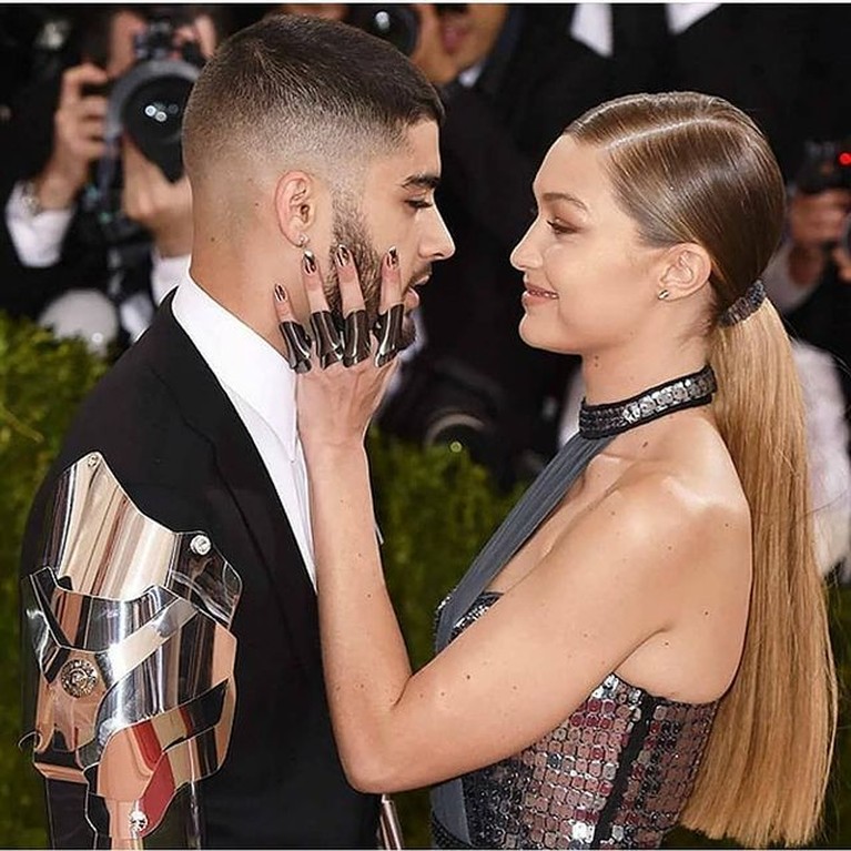 6 Potret Romantis Zayn Malikdan Gigi Hadid yang Diisukan Putus Potret Romantis Zayn Malikdan Gigi Hadid yang Diisukan Putus