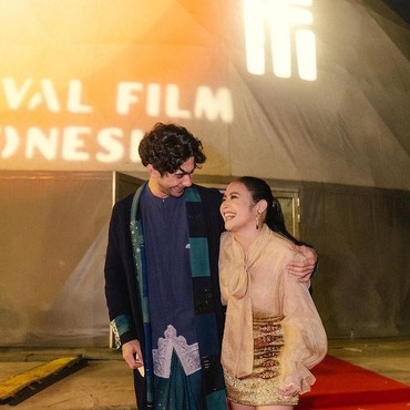 Reaksi Reza Rahadian Saat Prilly Latuconsina Gugup Beradegan Ciuman