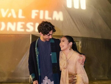 Reaksi Reza Rahadian Saat Prilly Latuconsina Gugup Beradegan Ciuman