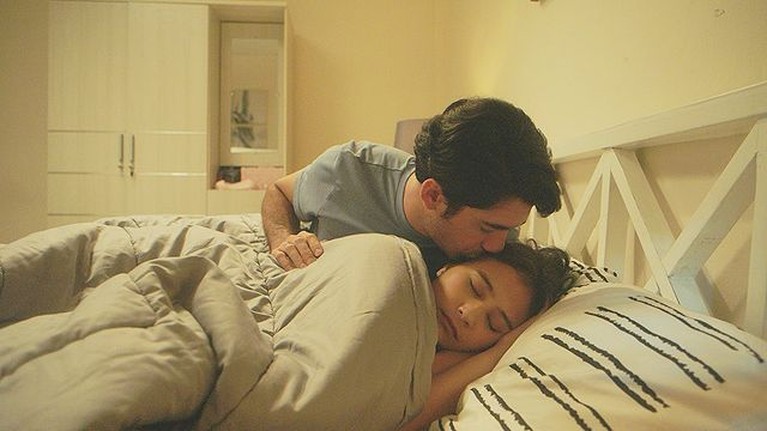 7 Foto-foto Mesra Prilly Latuconsina & Reza Rahadian yang Disorot Baru-baru ini foto mesra Prilly Latuconsina dan Reza Rahardian di ranjang bikin heboh. Yuk kita intip deretan foto mesra mereka!