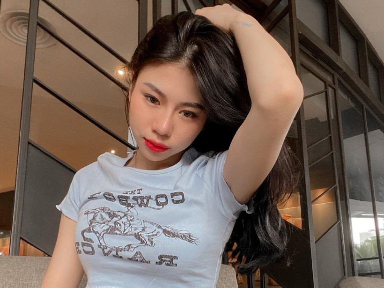7 Potret Vey Ruby Jane Wanita yang Diduga Digoda oleh Salim Nauderer Ditengah kasus yang menimpa Rachel Vennya, Salim Nauderer diduga goda cewek lain bernama Vey Ruby Jane. Yuk intip!