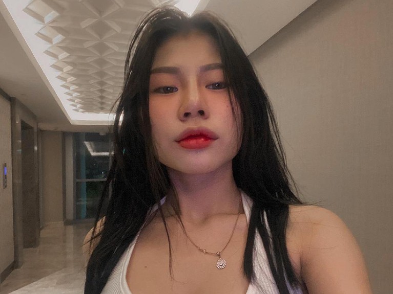 7 Potret Vey Ruby Jane Wanita yang Diduga Digoda oleh Salim Nauderer Ditengah kasus yang menimpa Rachel Vennya, Salim Nauderer diduga goda cewek lain bernama Vey Ruby Jane. Yuk intip!