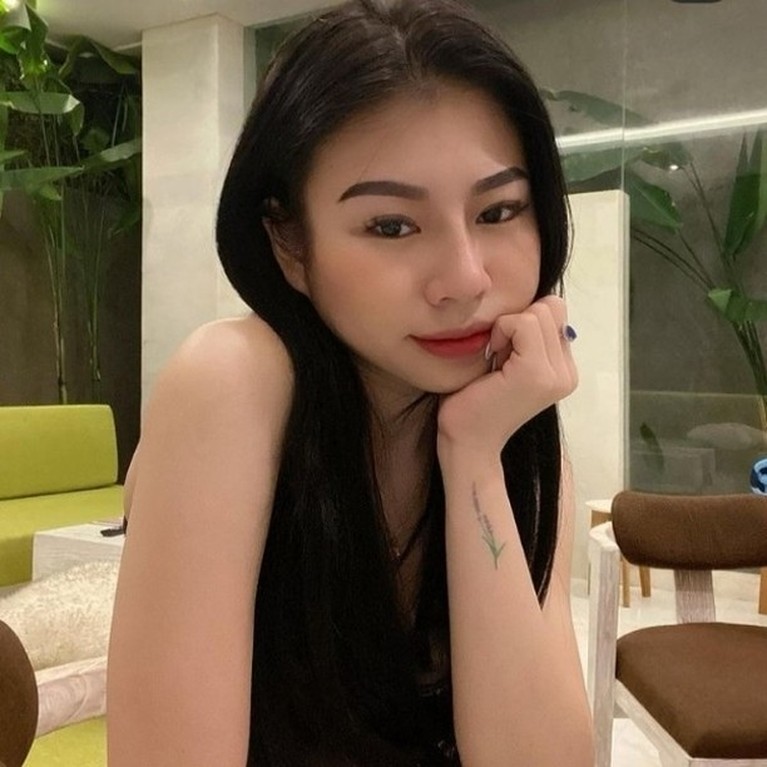 7 Potret Vey Ruby Jane Wanita yang Diduga Digoda oleh Salim Nauderer Ditengah kasus yang menimpa Rachel Vennya, Salim Nauderer diduga goda cewek lain bernama Vey Ruby Jane. Yuk intip!