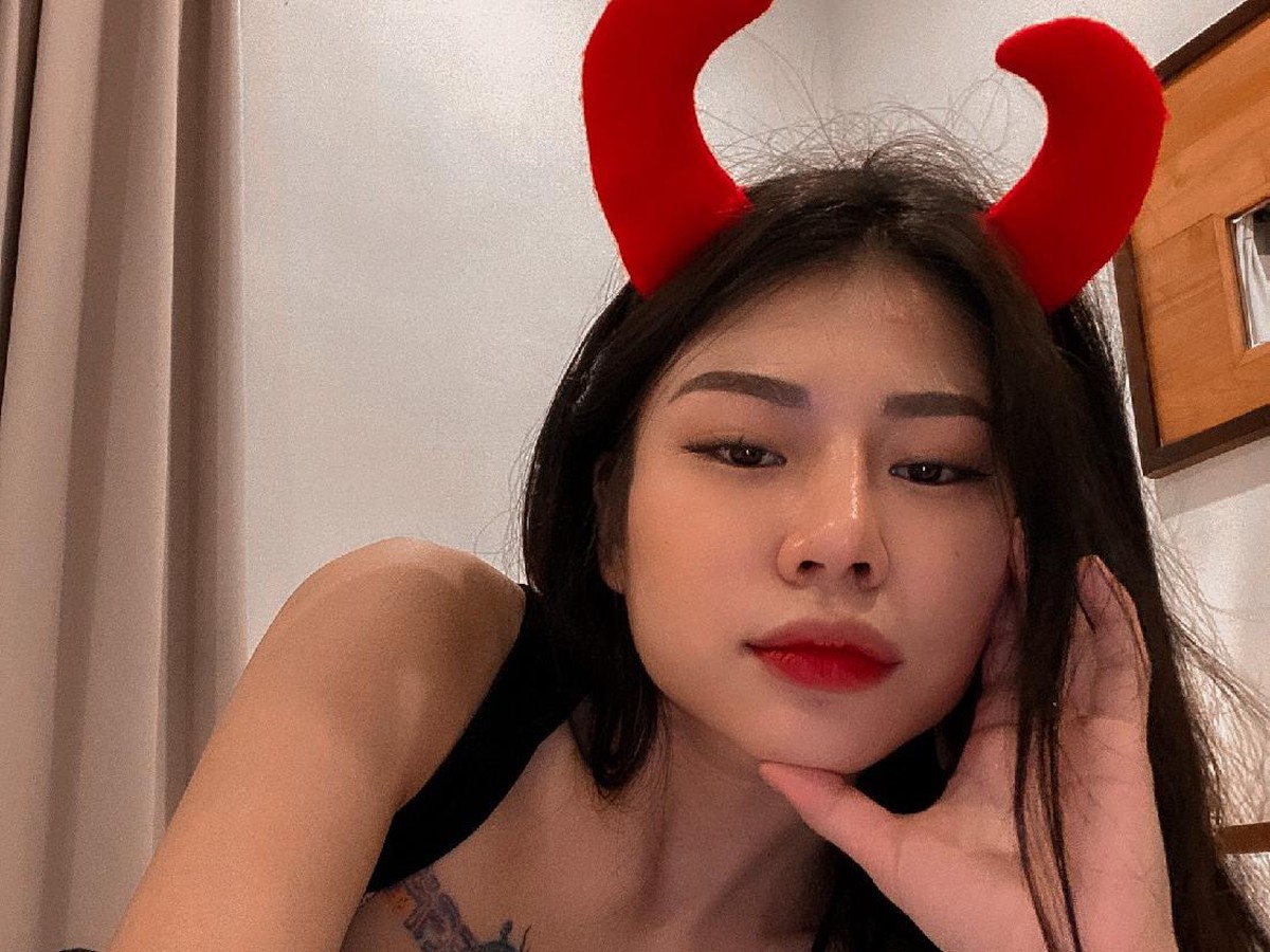 Ditengah kasus yang menimpa Rachel Vennya&comma; Salim Nauderer diduga goda cewek lain bernama Vey Ruby Jane&period; Yuk intip&excl;