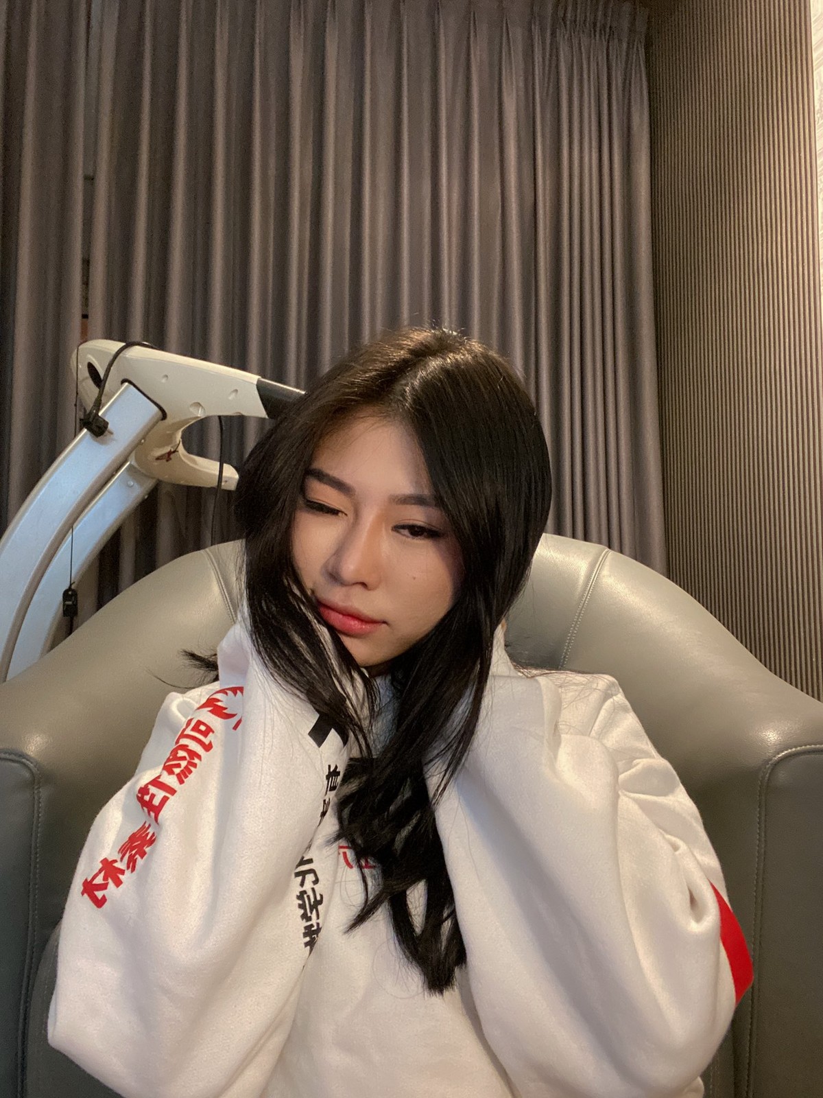 Ditengah kasus yang menimpa Rachel Vennya&comma; Salim Nauderer diduga goda cewek lain bernama Vey Ruby Jane&period; Yuk intip&excl;