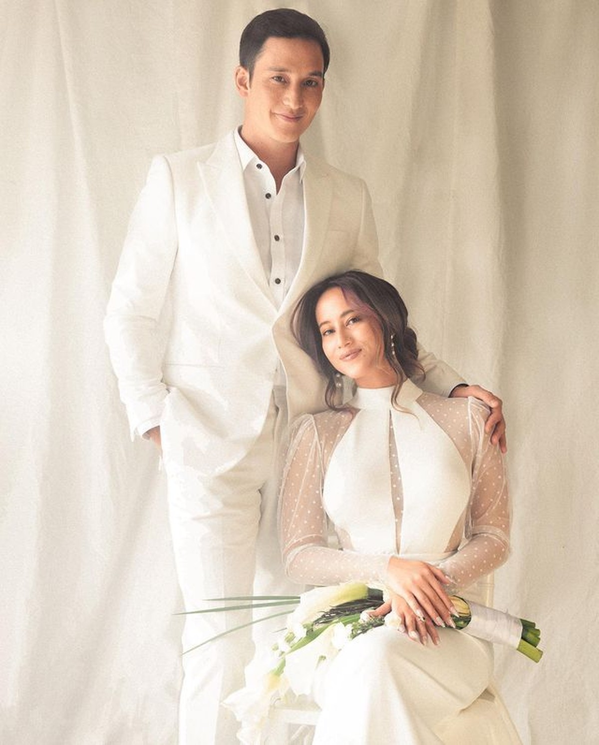 Mike Lewis dan Janisaa Pradja akan segera menikah&comma; mereka pun telah melakukan pemotretan prewedding&period; Yuk intip&excl;