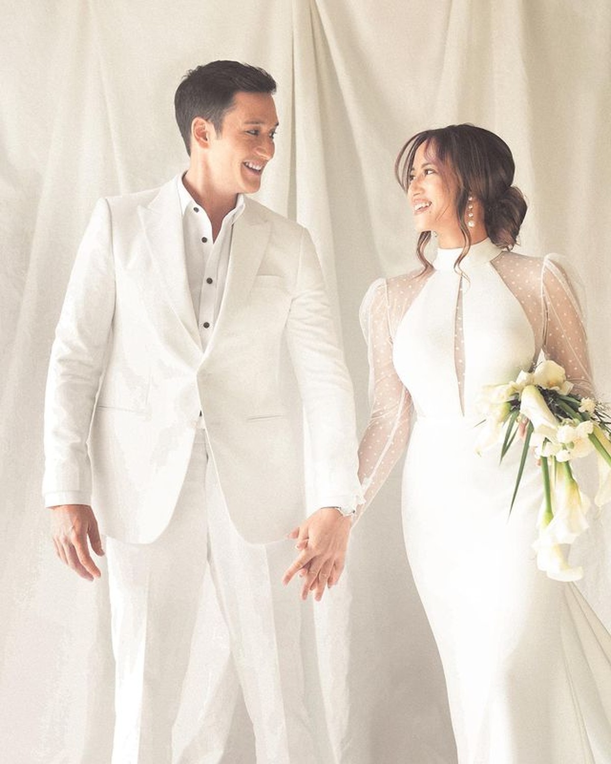 Mike Lewis dan Janisaa Pradja akan segera menikah&comma; mereka pun telah melakukan pemotretan prewedding&period; Yuk intip&excl;