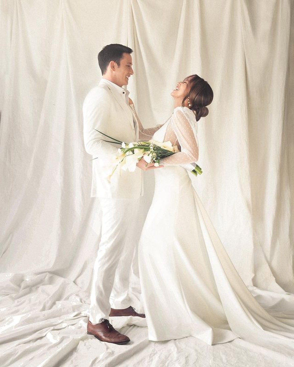 Mike Lewis dan Janisaa Pradja akan segera menikah&comma; mereka pun telah melakukan pemotretan prewedding&period; Yuk intip&excl;