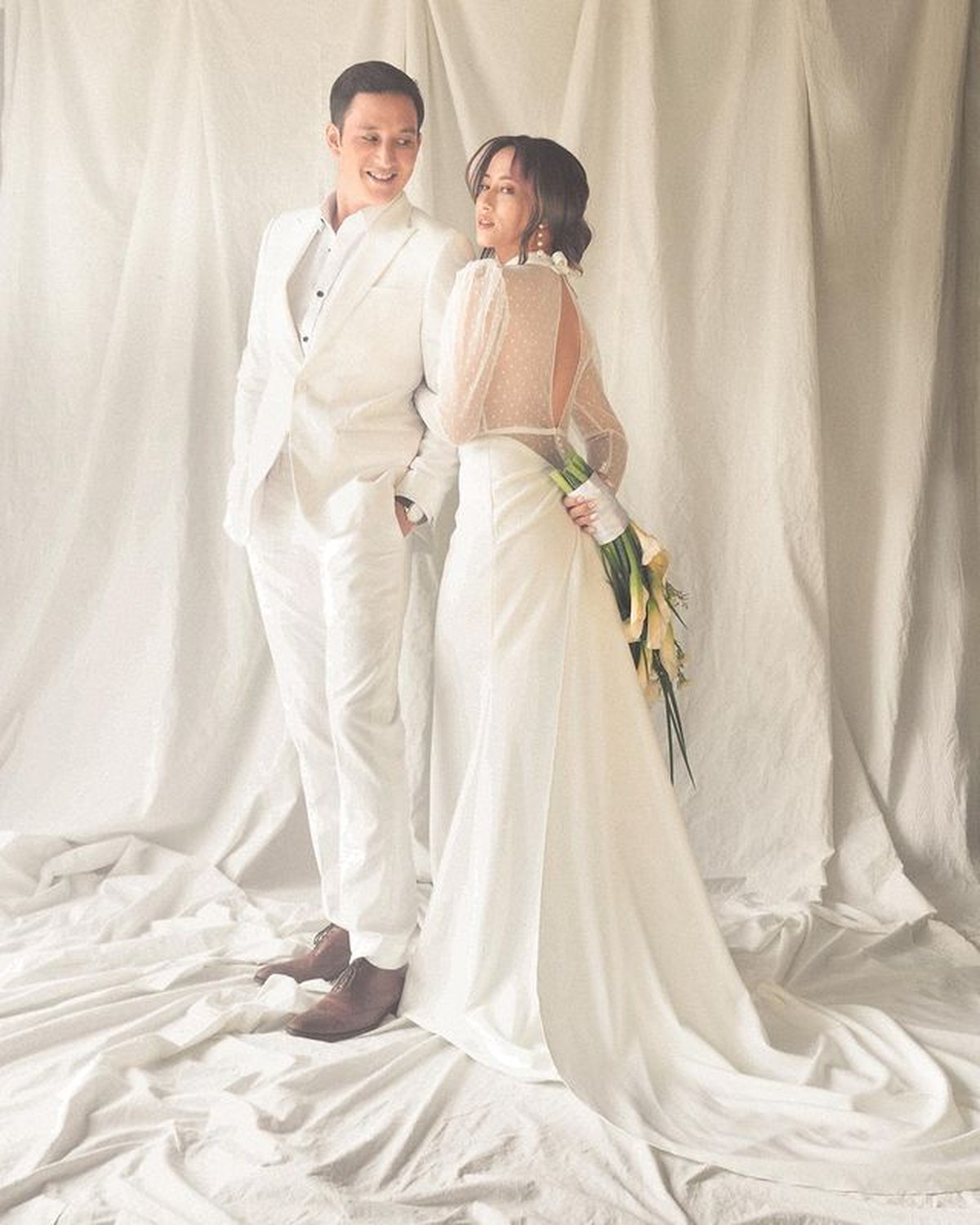 Mike Lewis dan Janisaa Pradja akan segera menikah&comma; mereka pun telah melakukan pemotretan prewedding&period; Yuk intip&excl;