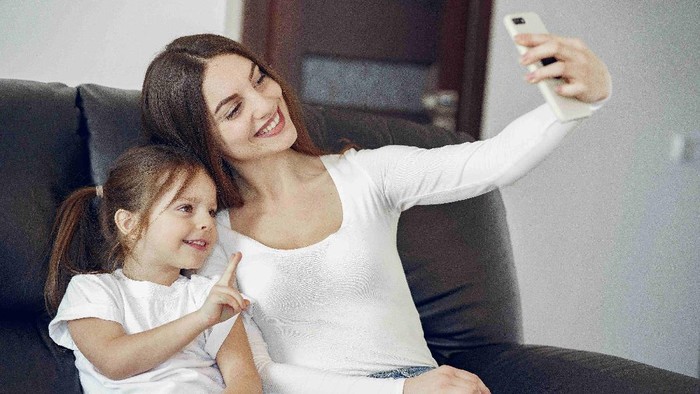 Diduga Jadi Salah Satu Alasan Perseteruan Zayn Malik dan Mertua, Ini Bahaya Posting Foto Anak di Sosmed