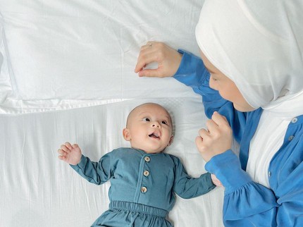 5 Potret Dinda Hauw dan Sang Anak Baby Shaka, Menggemaskan Bun