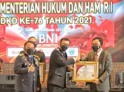 Peduli Bakti Sosial, Direktur BNI Raih Penghargaan dari Menkumham