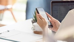 5 Tanda Ponsel Diretas, Baterai Cepat Habis hingga Performa Lambat