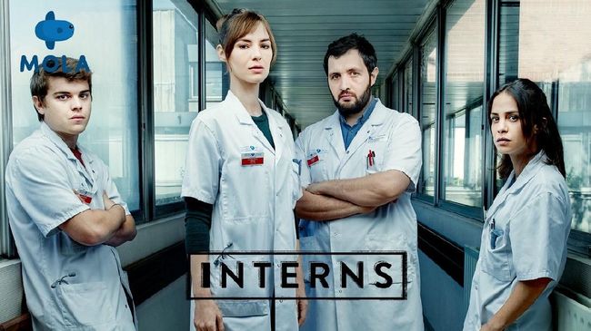 Serial asal Prancis, Interns, dengan sangat manusiawi menampilkan berbagai karakter yang tak terbatas pada hitam dan putih semata.