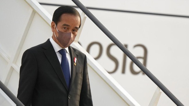 Presiden Joko Widodo berharap pademi Covid-19 yang terjadi sejak 2020 tidak mengurangi keceriaan dan kegembiraan natal bagi yang merayakan.