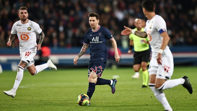 Direktur Olahraga Leonardo kesal kepada Lionel Messi yang lebih senang bermain di timnas Argentina dibanding di Paris Saint-Germain (PSG).