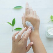 Rahasia Kulit Glowing dengan DIY Body Scrub dari Bahan Alami, Super Gampang!