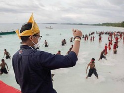 Kagum dengan Pantai Ngurbloat, Sandiaga Ajak Wisatawan Datang ke Maluku Tenggara