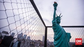 FOTO: Minum Kopi Ditemani Patung Liberty di Radio Dalam