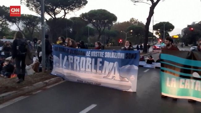 VIDEO: Aktivis Berbaring di Jalan Utama ‘Sambut’ KTT G20 di Roma