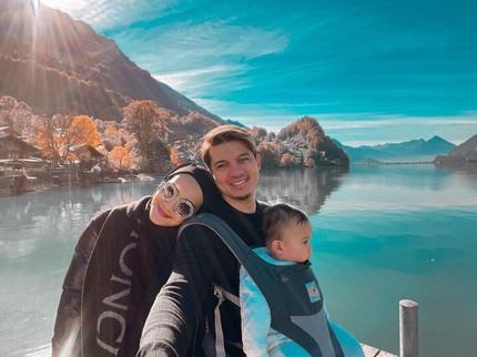 5 Potret Zaskia Sungkar & Baby Ukkasya di Lokasi Syuting Drakor Crash Landing on You