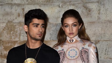 img-title Reaksi Gigi Hadid Usai Zayn Malik Dikabarkan Pacaran dengan Selena Gomez