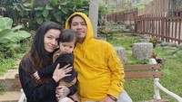 7 Potret Haru Sheila Marcia & Keluarga Beri Kejutan Untuk Orang Tua di Bali