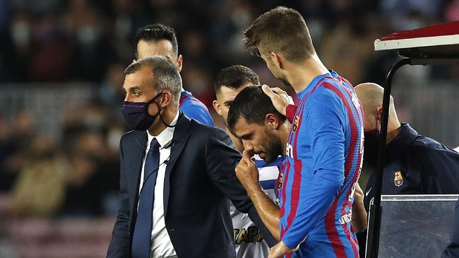 Penyerang Barcelona, Sergio Aguero, didiagnosis mengalami aritmia atau gangguan irama jantung dan akan menjalani pengecekan jantung secara menyeluruh.