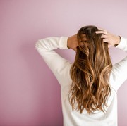 Ingin Mengubah Penampilan? Coba Ragam Ide Gaya Rambut Panjang Ini!