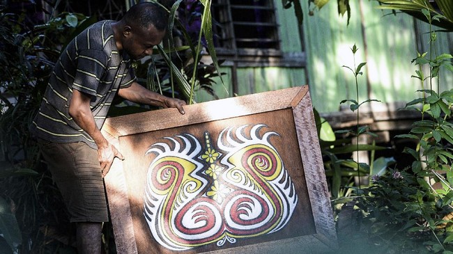 FOTO: Lukisan Kayu Papua, Warisan Turun Temurun di Sentani