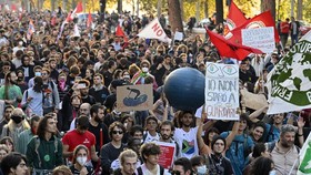 Ribuan Demonstran Banjiri Jalan Roma Saat KTT G20