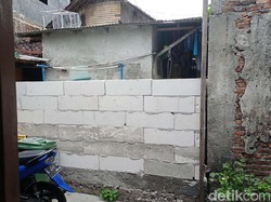 Cerita Keluarga Ridwan yang Akses Rumahnya Ditutup Tembok 2 Tetangga