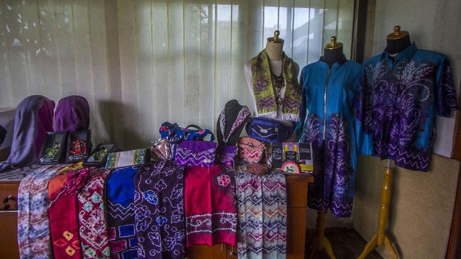 FOTO: Menengok Sasirangan, Kain Sakral Suku Banjar