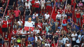 FOTO: Argentina Rayakan Ulang Tahun ke-61 Diego Maradona