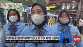 VIDEO: Petugas Kebersihan Temukan Cek Rp35 Miliar