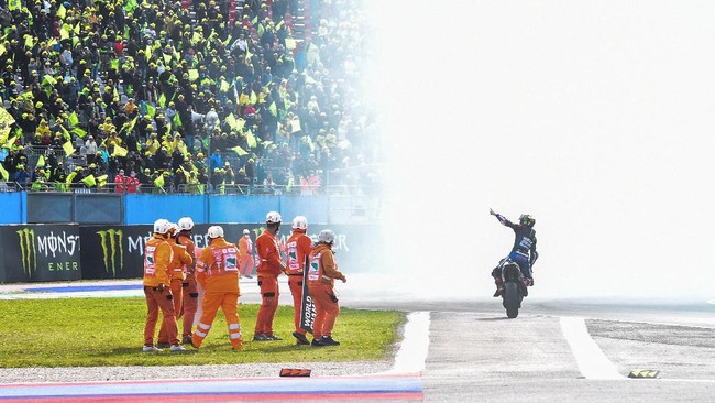SMASHOT:  Kepedihan dan Kegembiraan Atlet di Arena Pertandingan