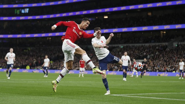 Manchester United mengalahkan Tottenham Hotspur 3-0 dalam lanjutan Liga Inggris di Stadion Tottenham Hotspur, Sabtu (30/10) malam.