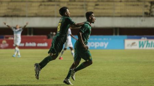 Persebaya Surabaya sukses mengalahkan Persiraja dengan skor 2-0 di Liga 1 2021 dengan satu gol indah berhasil diciptakan Alwi Slamat.