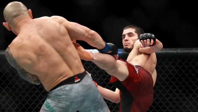 Islam Makhachev sedang dalam semangat yang berapi-api jelang duel gelar juara kelas ringan UFC melawan Charles Oliveira di UFC 280, 22 Oktober mendatang.