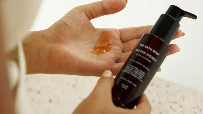 The Bath Box Salted Honey Facial Cleanser, Mengangkat Kotoran Tanpa Efek Ketarik