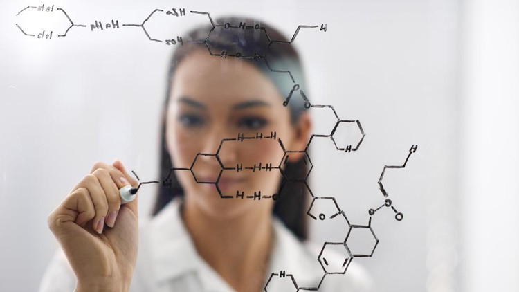 Cropped shot of a female scientist drawing up a moleculehttps://195.154.178.81/DATA/shoots/ic_783863.jpg